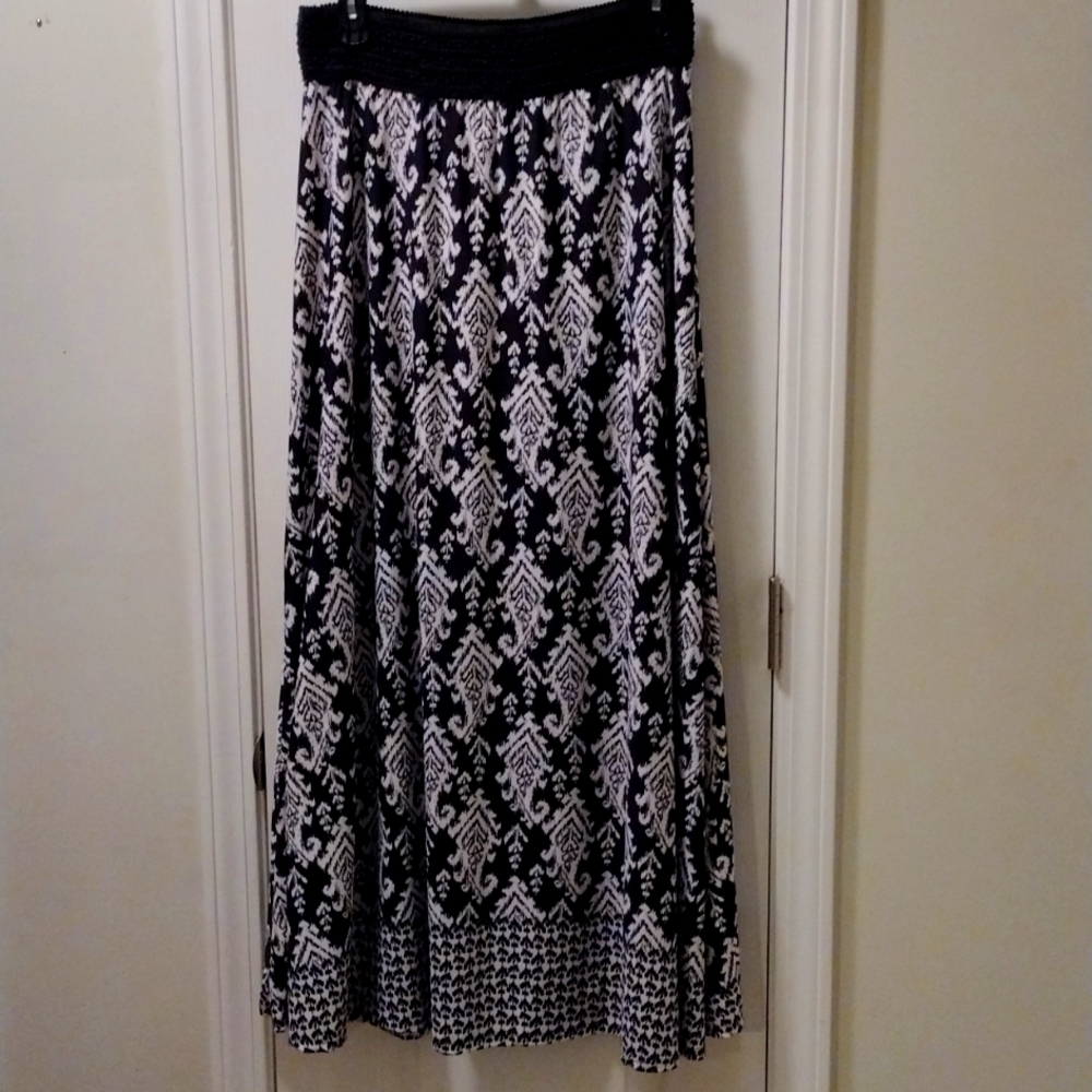 Robert Louis Sz LG Long flowing skirt